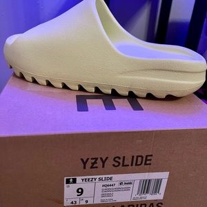 Yeezy Slides Glow Green